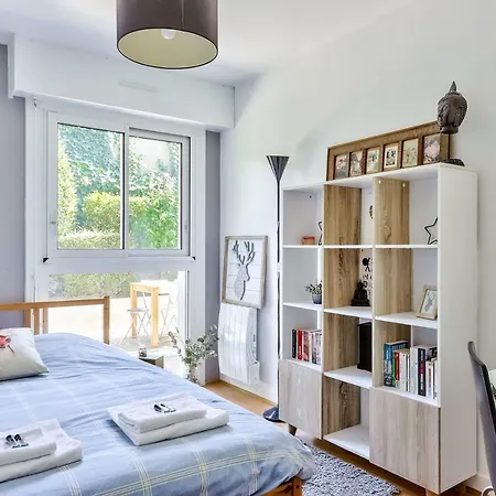 Large With Terrace *nantes* דירה נאנט